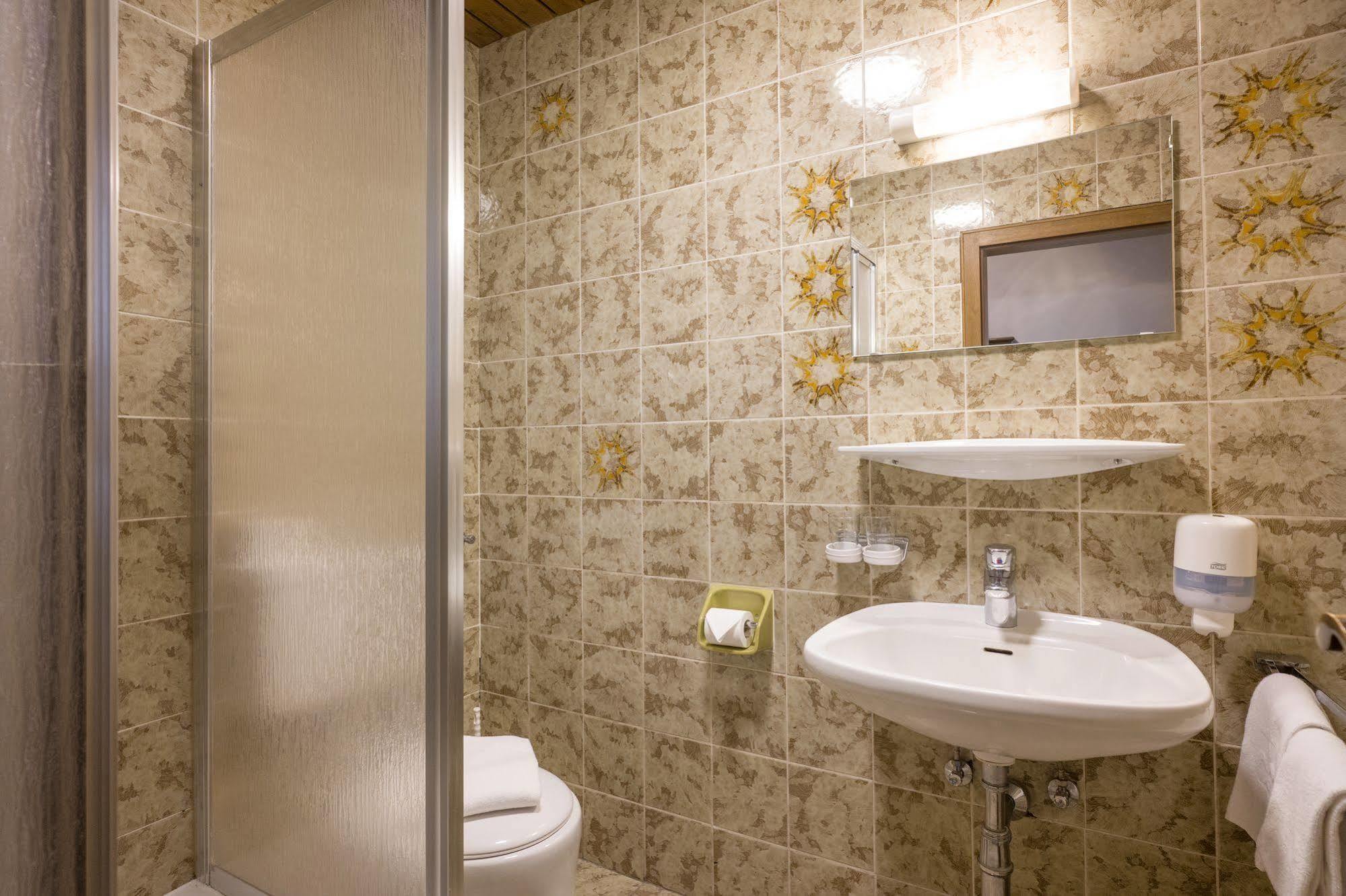 Hotel Restaurant Gradlwirt Niederndorf  Dış mekan fotoğraf